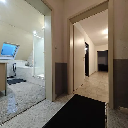 Helle 3-zimmer-wohnung Mit 6 Betten * Krefeld